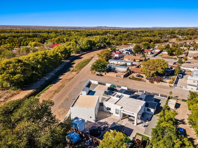 328 Camino Siete Road SW, Albuquerque, NM 87105