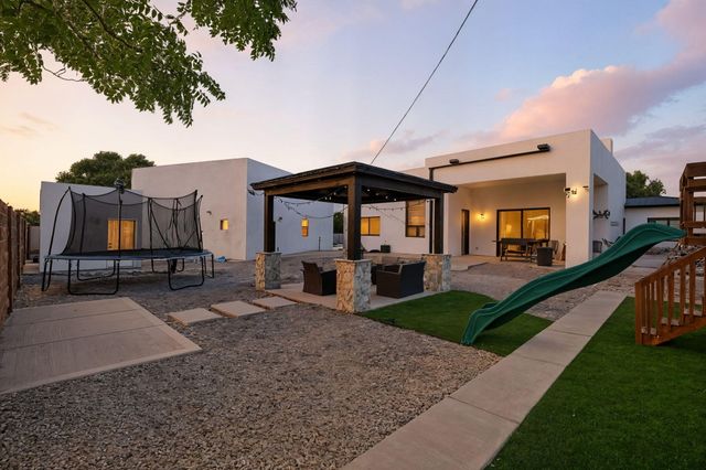 328 Camino Siete Road SW, Albuquerque, NM 87105