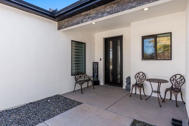 328 Camino Siete Road SW, Albuquerque, NM 87105