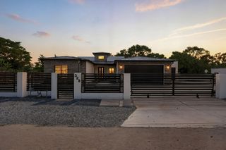 328 Camino Siete Road SW, Albuquerque, NM 87105
