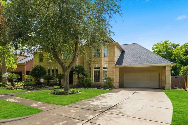 7610 Guinevere Drive, Sugar Land, TX 77479