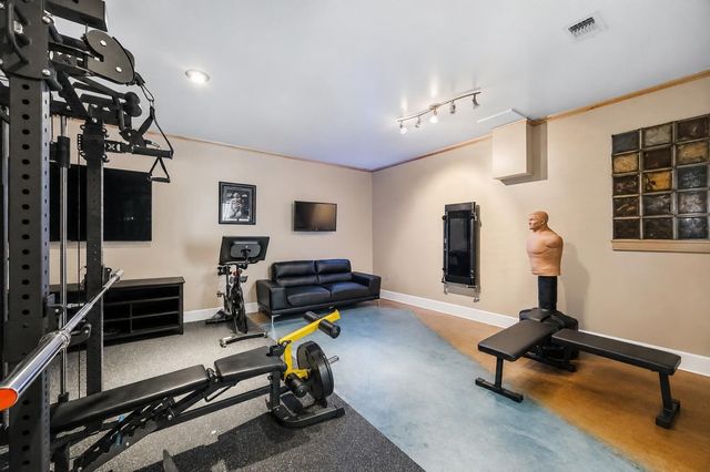 7610 Guinevere Drive, Sugar Land, TX 77479