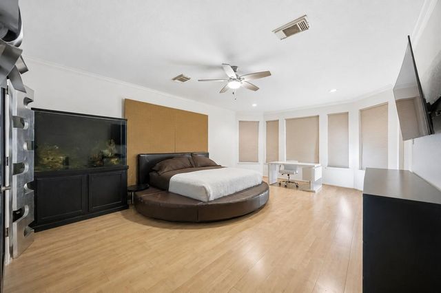 7610 Guinevere Drive, Sugar Land, TX 77479