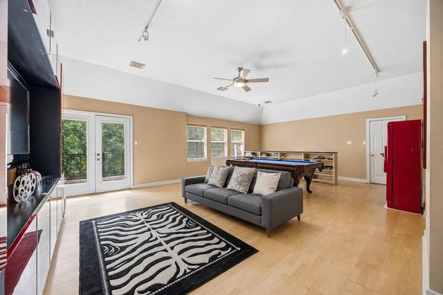 7610 Guinevere Drive, Sugar Land, TX 77479