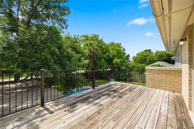 7610 Guinevere Drive, Sugar Land, TX 77479