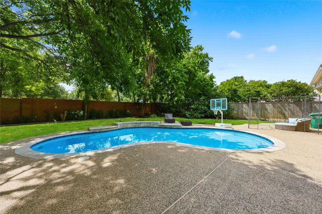 7610 Guinevere Drive, Sugar Land, TX 77479