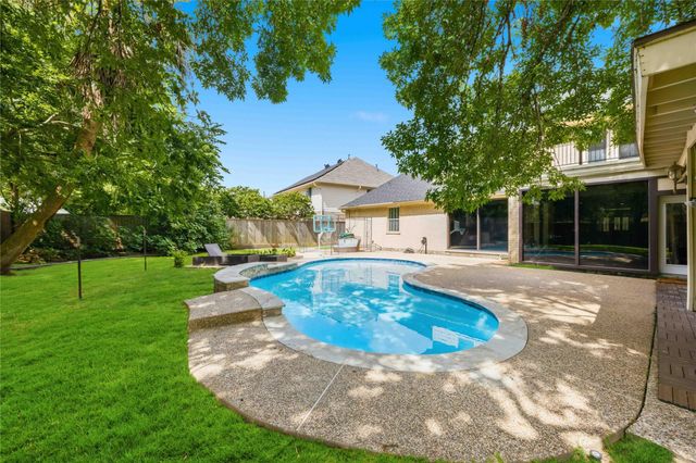 7610 Guinevere Drive, Sugar Land, TX 77479