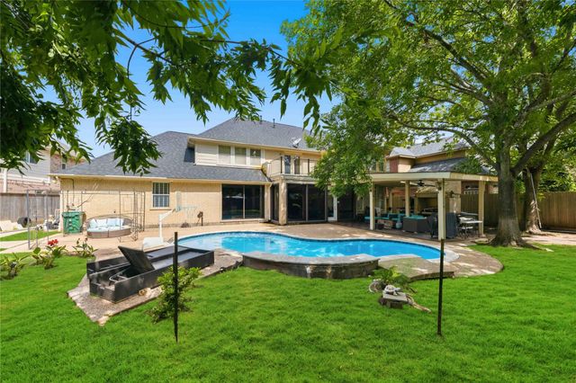 7610 Guinevere Drive, Sugar Land, TX 77479