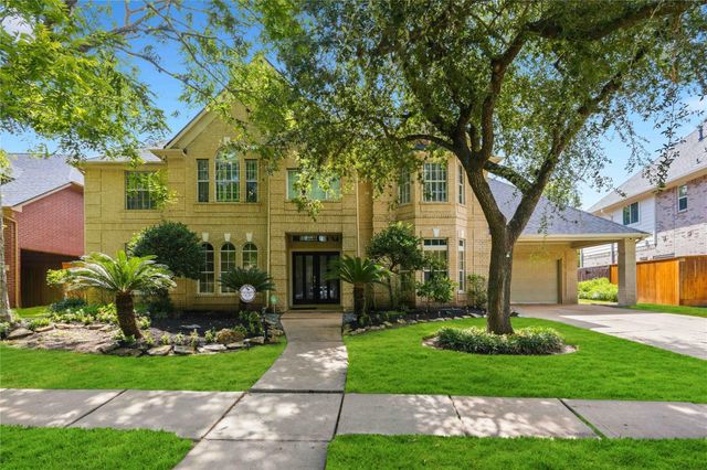 7610 Guinevere Drive, Sugar Land, TX 77479