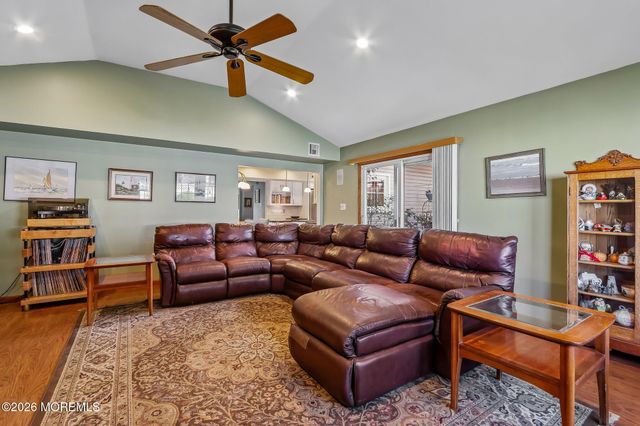 21 Appletree Road, Howell, NJ 07731