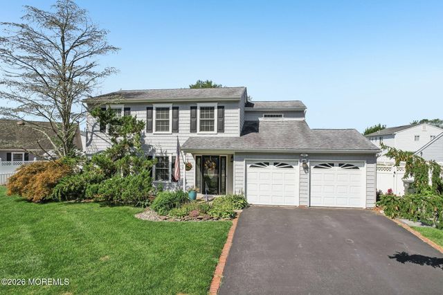 21 Appletree Road, Howell, NJ 07731