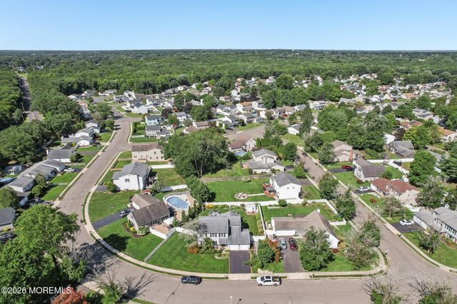 21 Appletree Road, Howell, NJ 07731