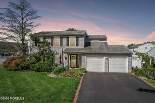 21 Appletree Road, Howell, NJ 07731