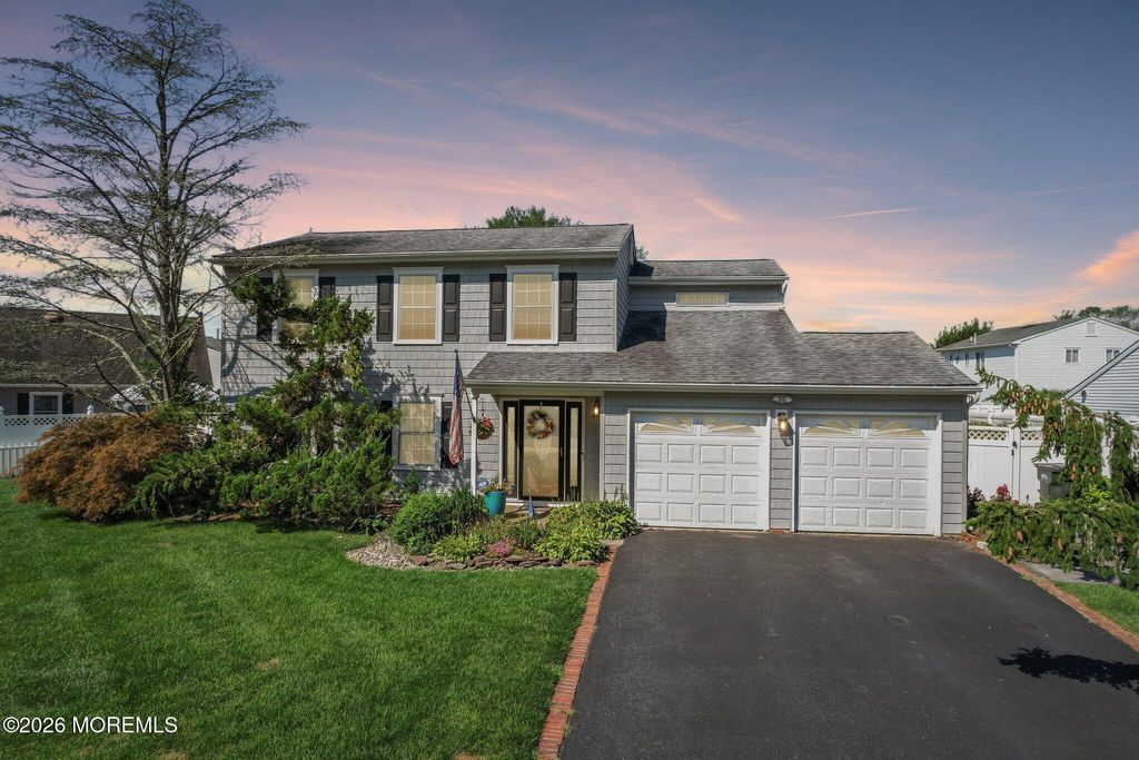 21 Appletree Road, Howell, NJ 07731