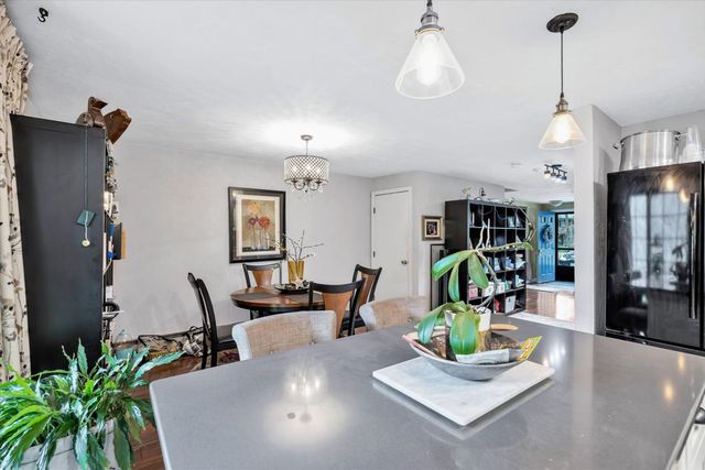 195 Falmouth Rd 2D, Mashpee, MA 02649