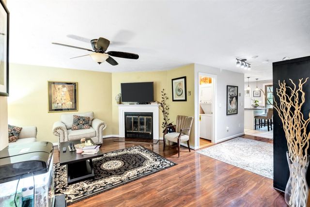 195 Falmouth Rd 2D, Mashpee, MA 02649