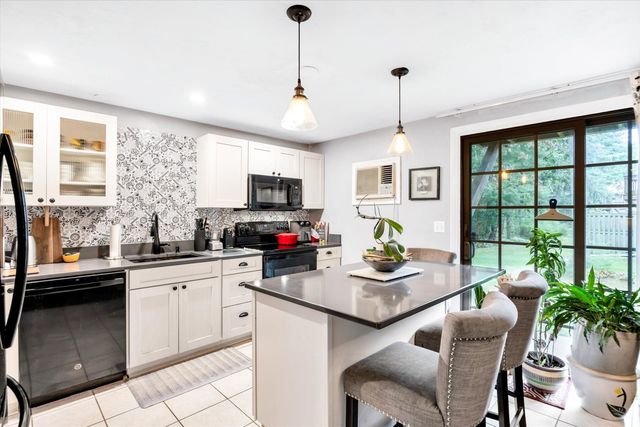 195 Falmouth Rd 2D, Mashpee, MA 02649
