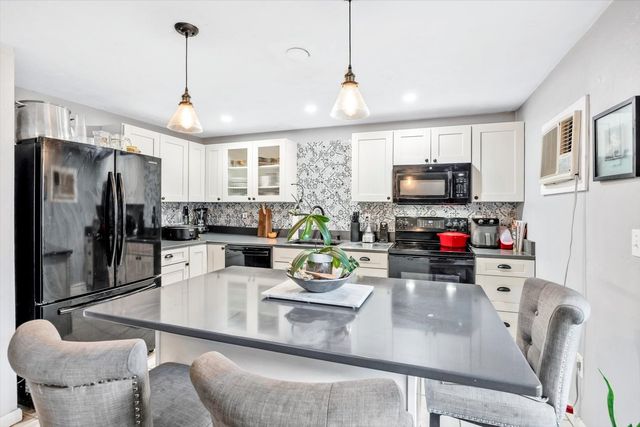 195 Falmouth Rd 2D, Mashpee, MA 02649
