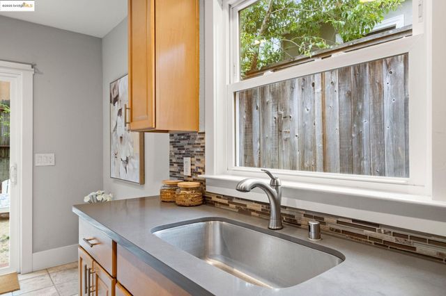 1006 Glendora Ave, Oakland, CA 94602
