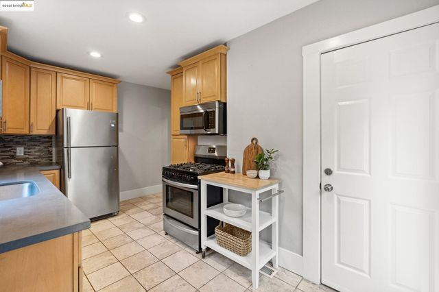 1006 Glendora Ave, Oakland, CA 94602