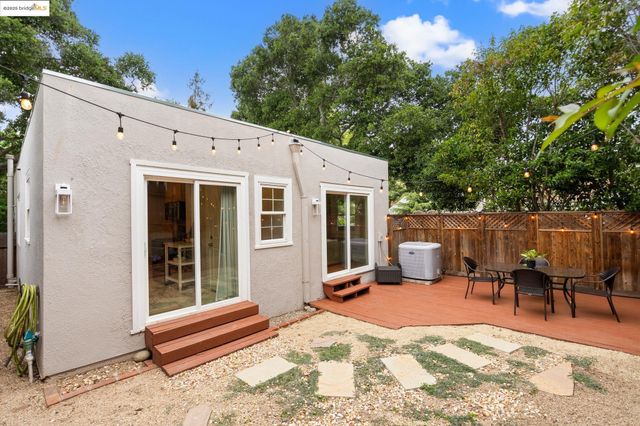 1006 Glendora Ave, Oakland, CA 94602