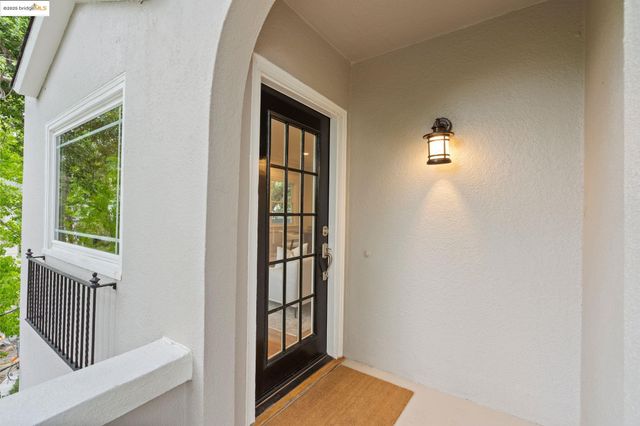 1006 Glendora Ave, Oakland, CA 94602
