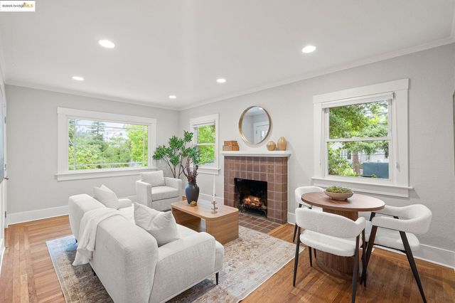 1006 Glendora Ave, Oakland, CA 94602