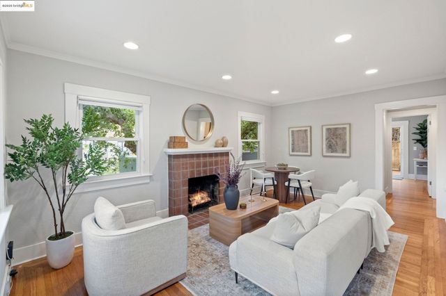 1006 Glendora Ave, Oakland, CA 94602