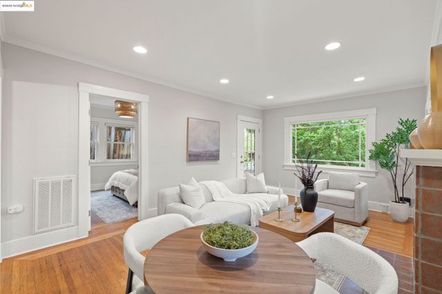 1006 Glendora Ave, Oakland, CA 94602