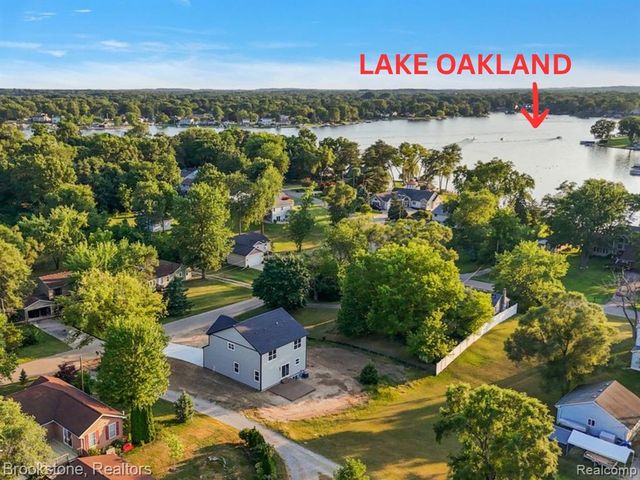 3080 W Newberry Road, Waterford, MI 48329