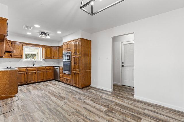 961 Shilling Drive, Elm Mott, TX 76640