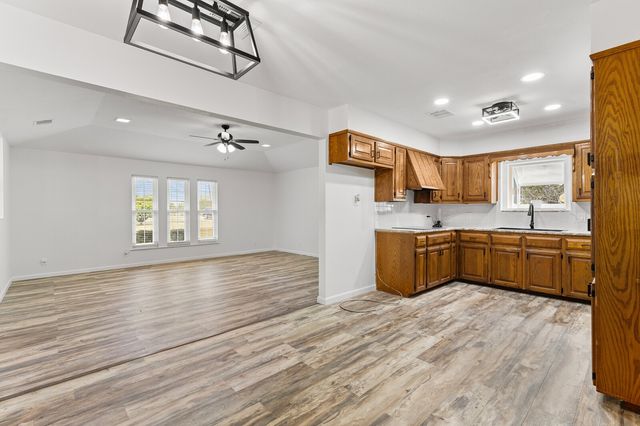 961 Shilling Drive, Elm Mott, TX 76640