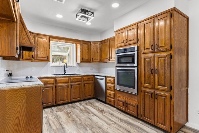 961 Shilling Drive, Elm Mott, TX 76640