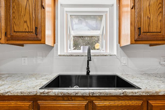 961 Shilling Drive, Elm Mott, TX 76640