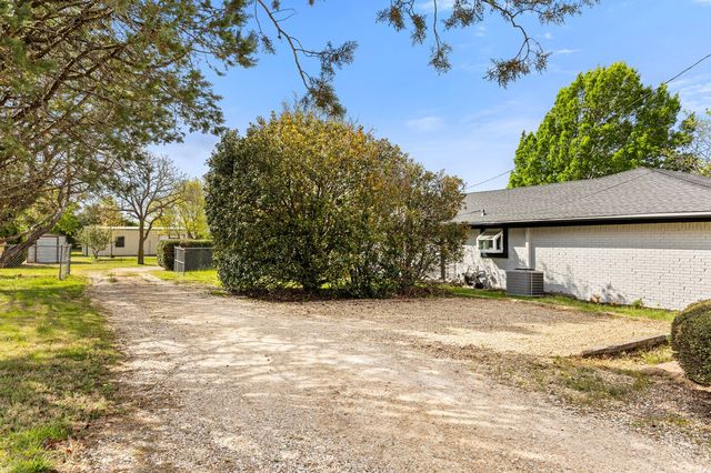 961 Shilling Drive, Elm Mott, TX 76640