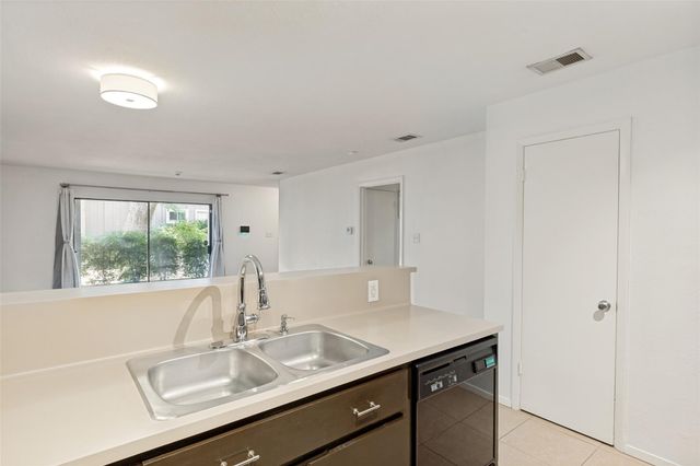 8621 Putnam DR A, Austin, TX 78757