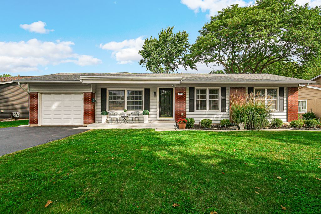 1072 Brantwood Avenue, Elk Grove Village, IL 60007