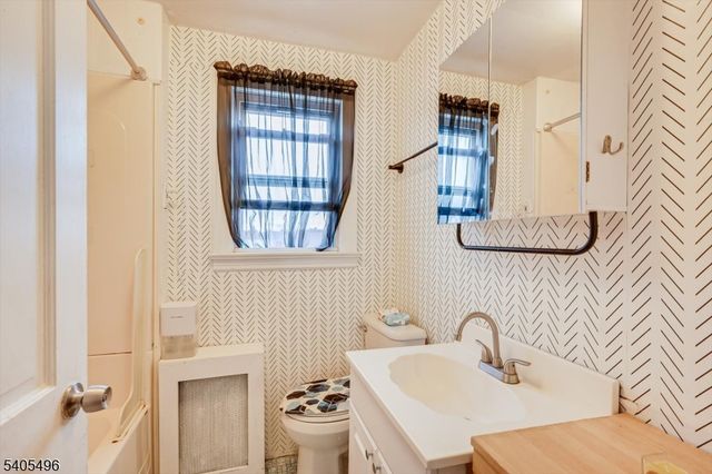 123 Harrison St, Bloomfield Twp., NJ 07003