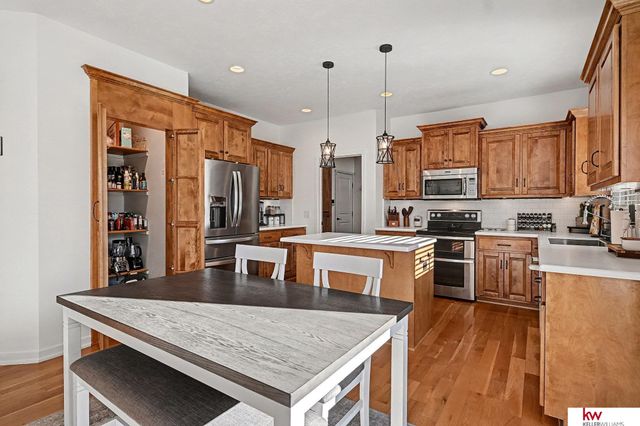 18911 Leavenworth Street, Elkhorn, NE 68022