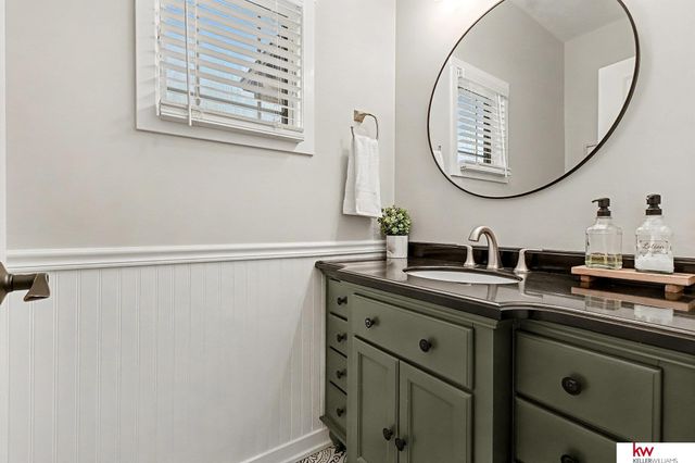 18911 Leavenworth Street, Elkhorn, NE 68022