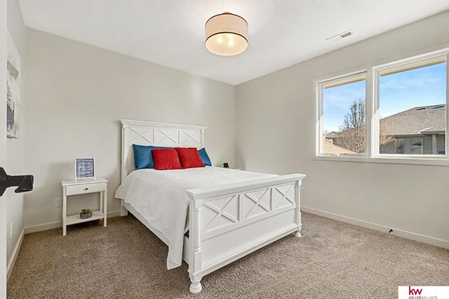 18911 Leavenworth Street, Elkhorn, NE 68022