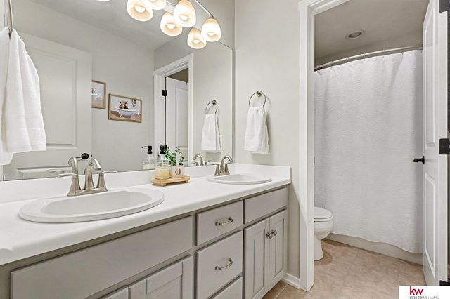 18911 Leavenworth Street, Elkhorn, NE 68022