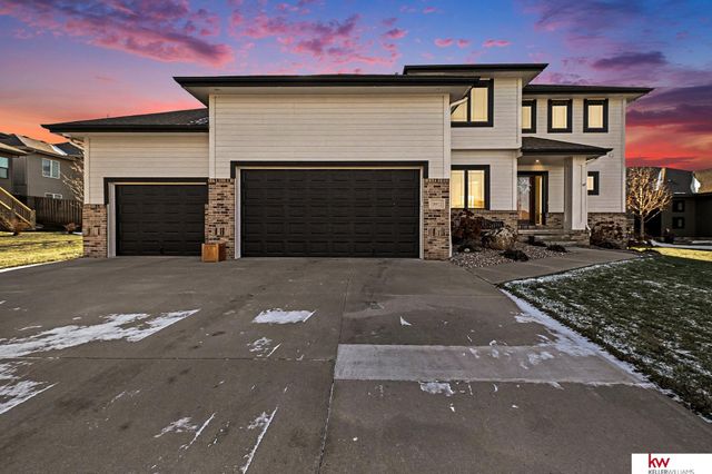 18911 Leavenworth Street, Elkhorn, NE 68022