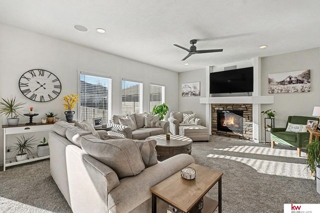 18911 Leavenworth Street, Elkhorn, NE 68022