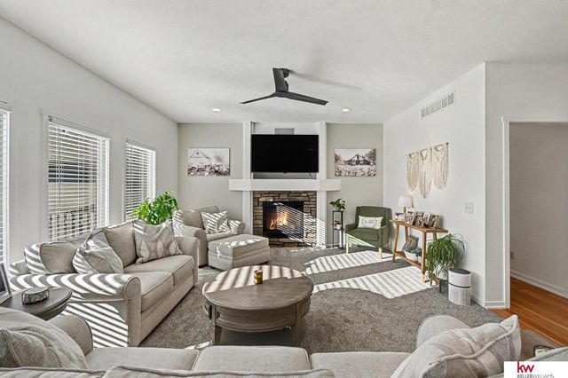 18911 Leavenworth Street, Elkhorn, NE 68022