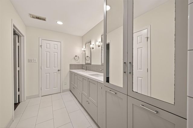 1212 W Alabama Street, Houston, TX 77006