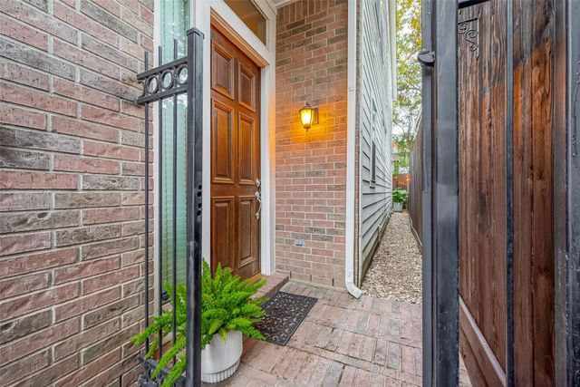 1212 W Alabama Street, Houston, TX 77006