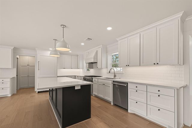 9242 Autauga Street, Houston, TX 77080