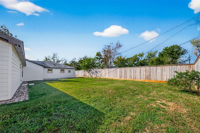 9242 Autauga Street, Houston, TX 77080