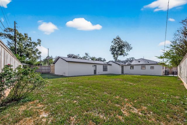 9242 Autauga Street, Houston, TX 77080